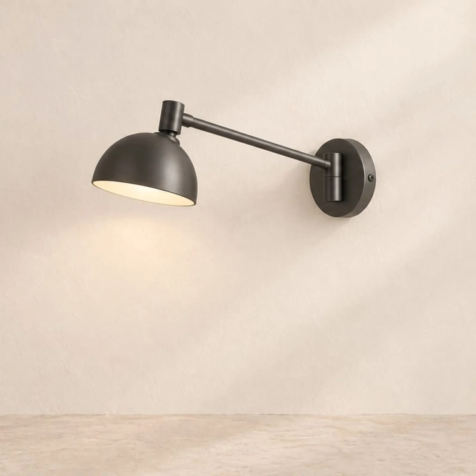 Vägglampa Rönn Kol IV - miniatyr 1