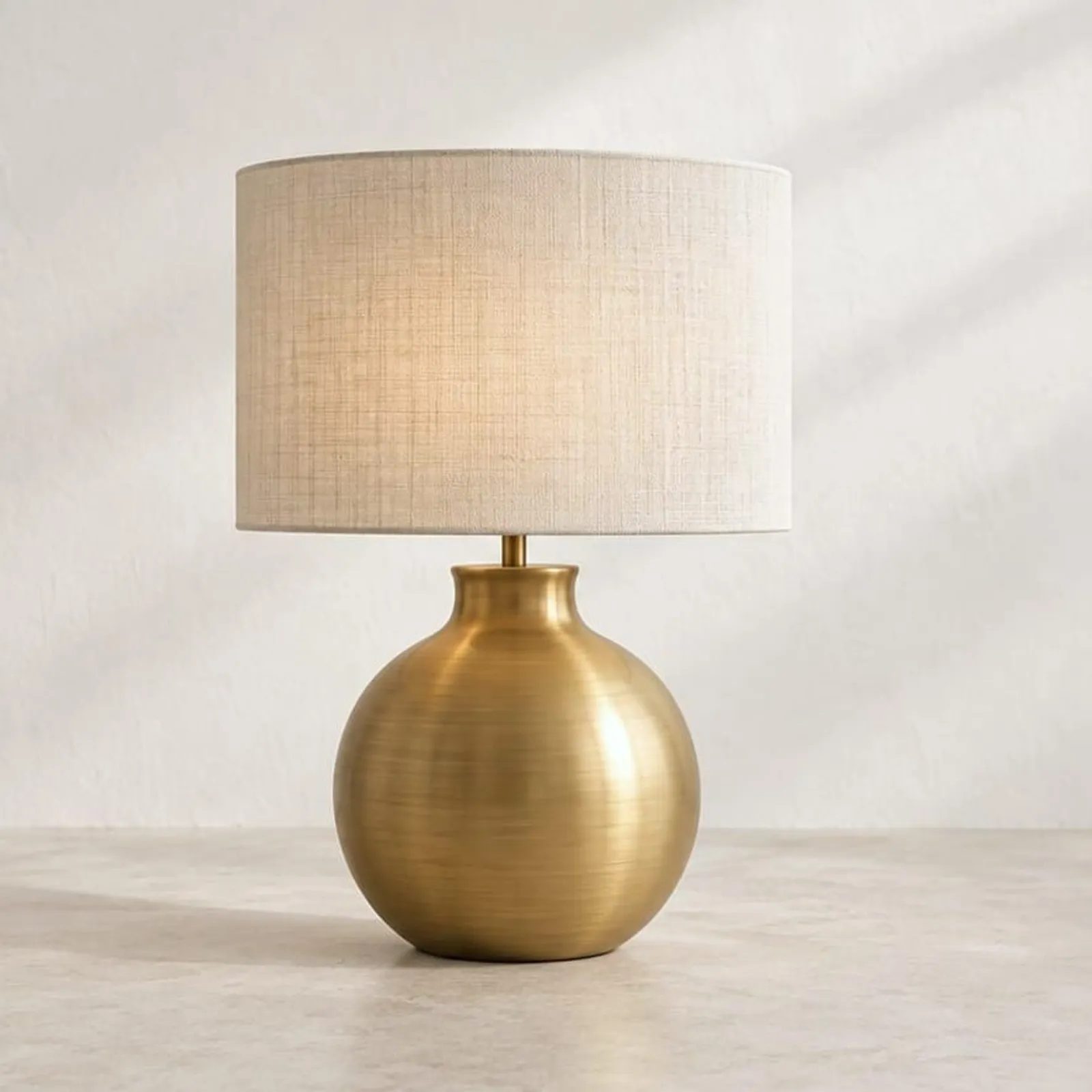 Lampe de table Alm en laiton - miniature 1
