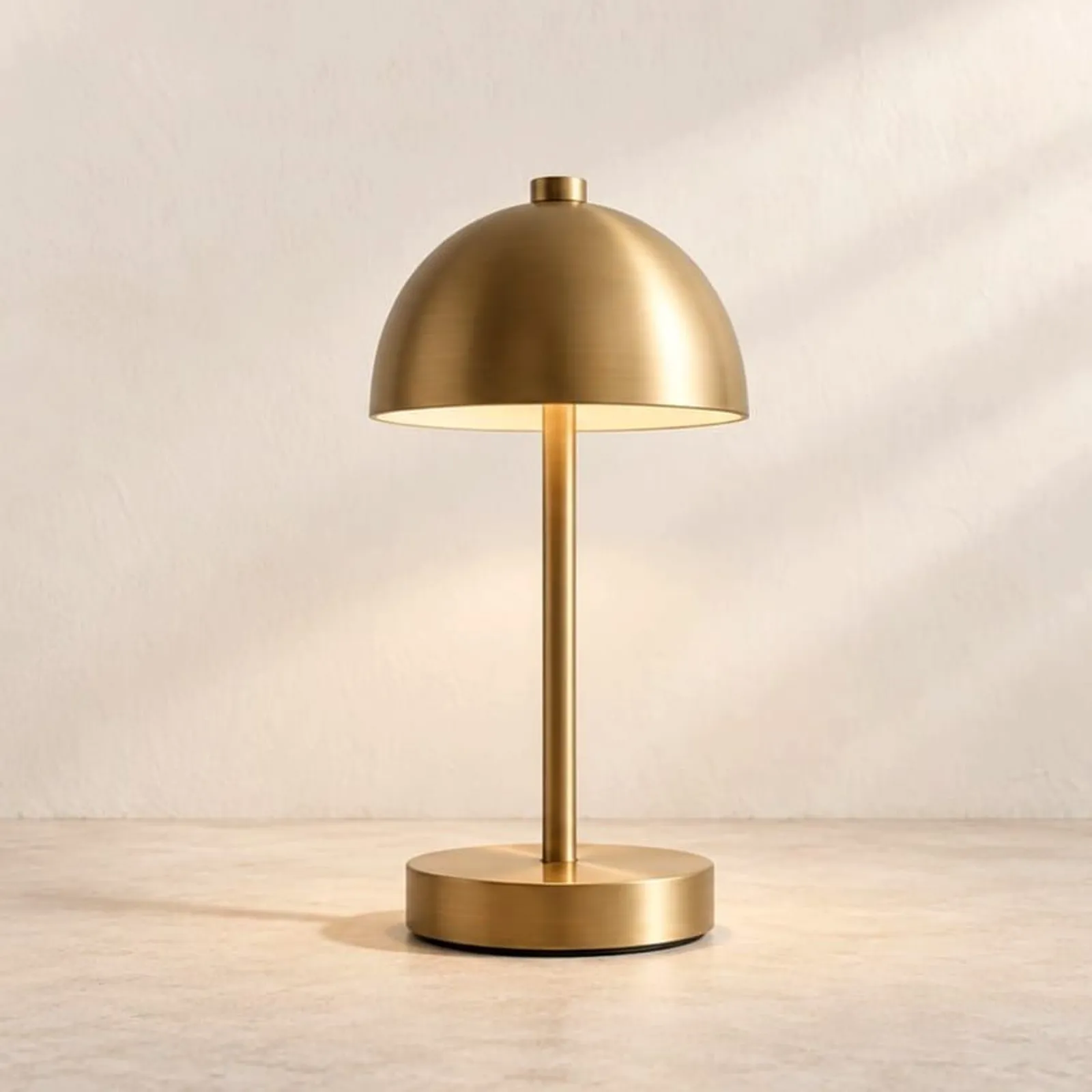 Lampe de table Tall en laiton - miniature 1