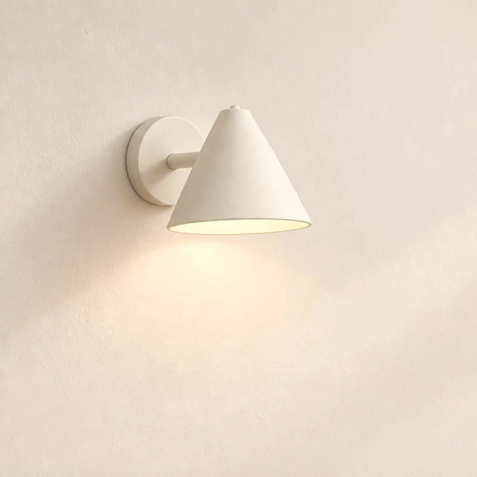Vägglampa Alm Kritvit - miniatyr 2