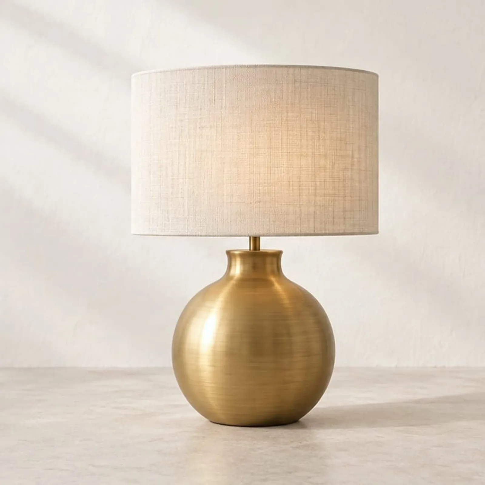 Lampe de table Myr en laiton - miniature 1