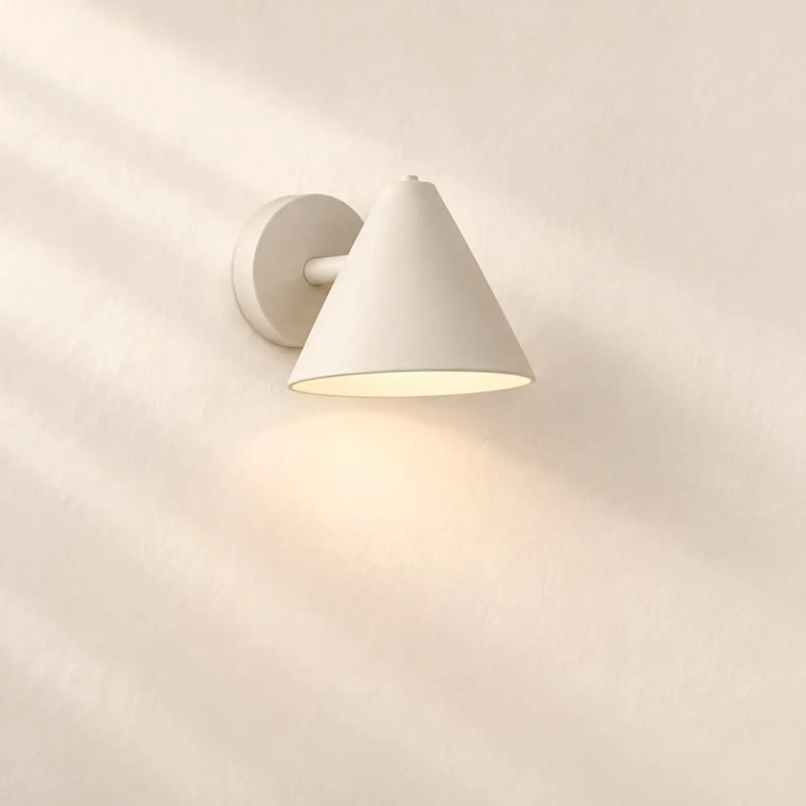 Vägglampa Ull Kritvit - miniatyr 1