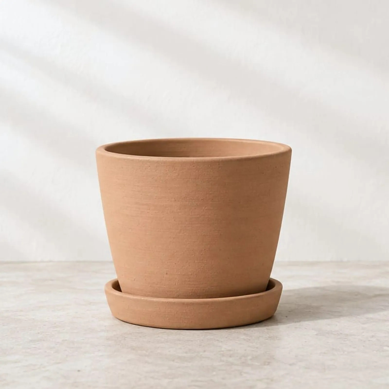 Pot Tall terracotta III