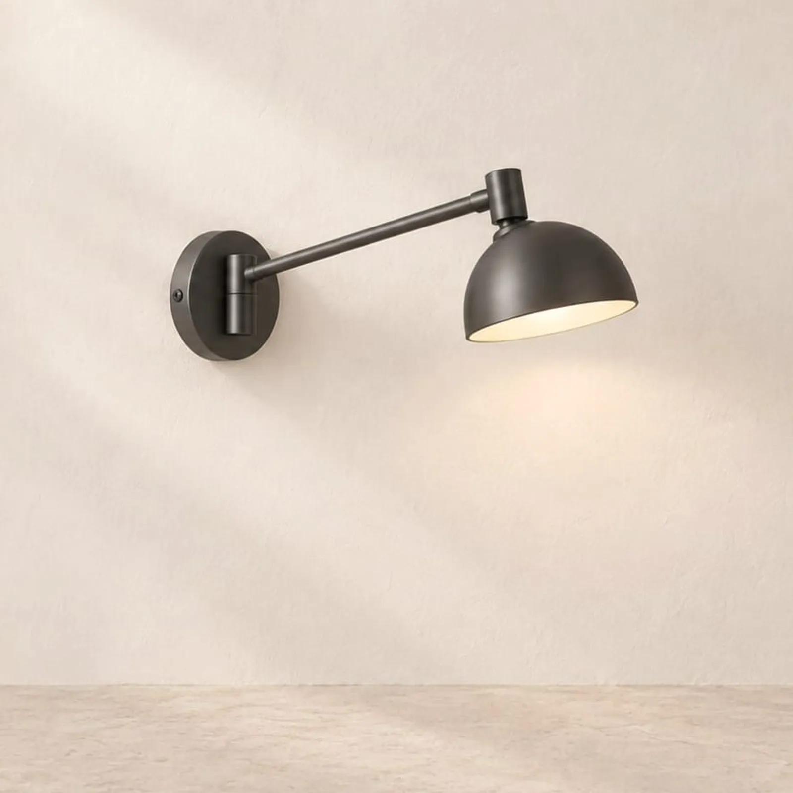 Vägglampa Rönn Kol II - miniatyr 1