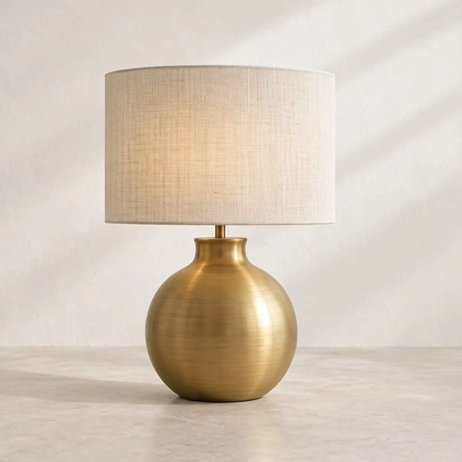 Lampe de table Rönn en laiton - miniature 1
