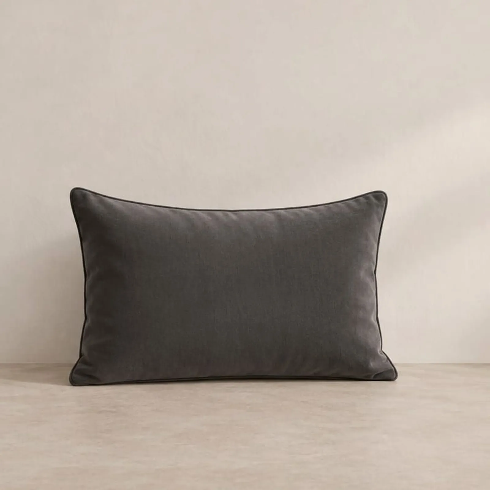 Coussin Enen charbon III - miniature 1