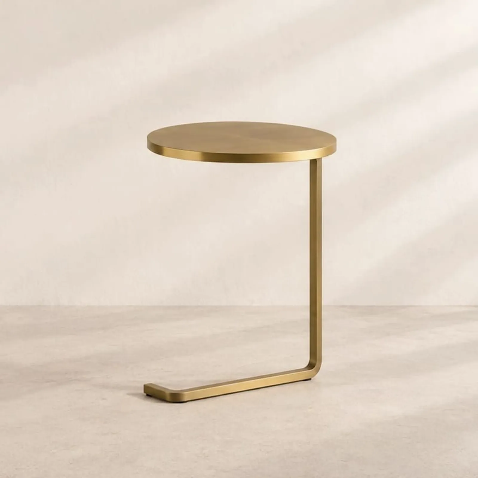 Table d’appoint Linet ocre IV - miniature 1