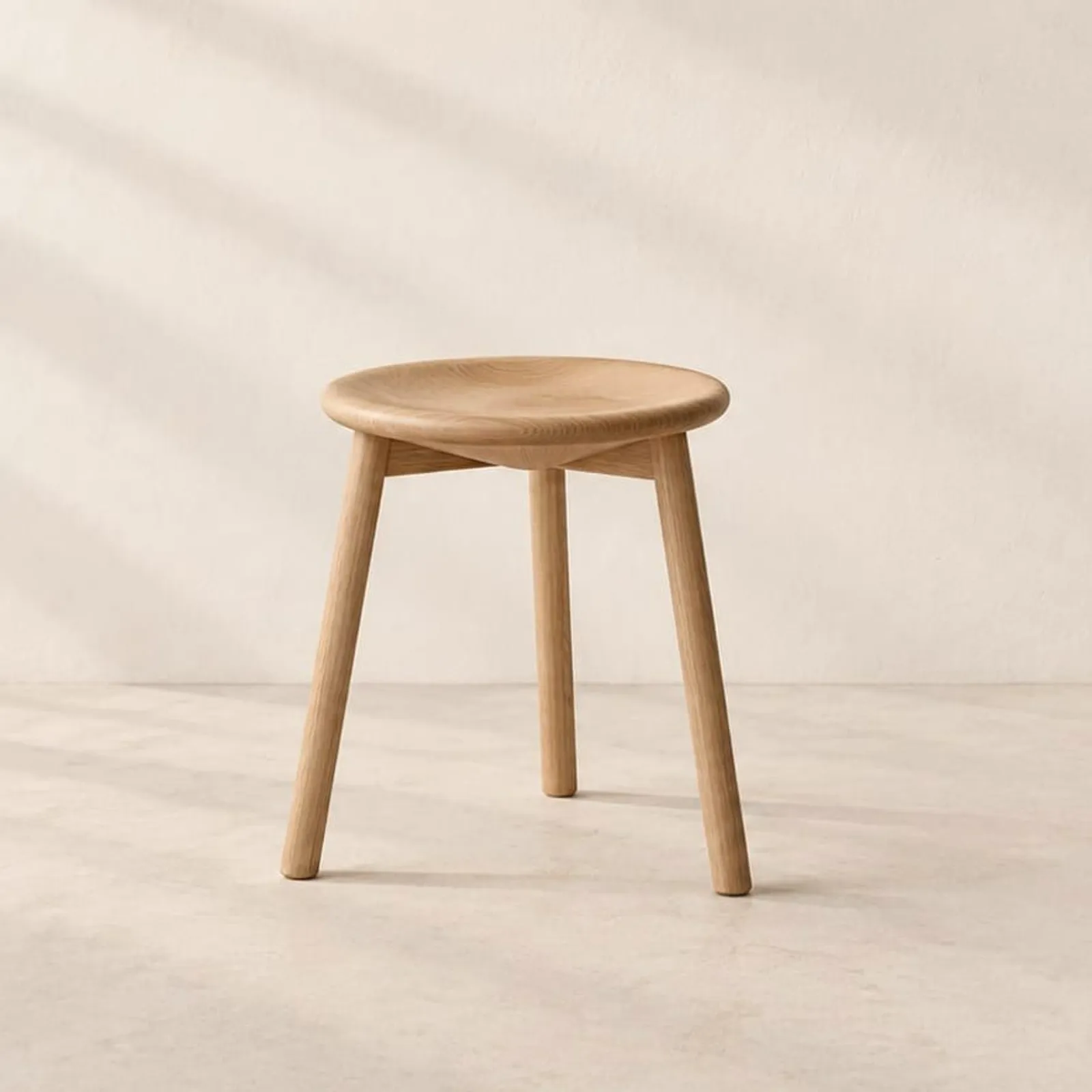 Tabouret Linet en chêne - miniature 1