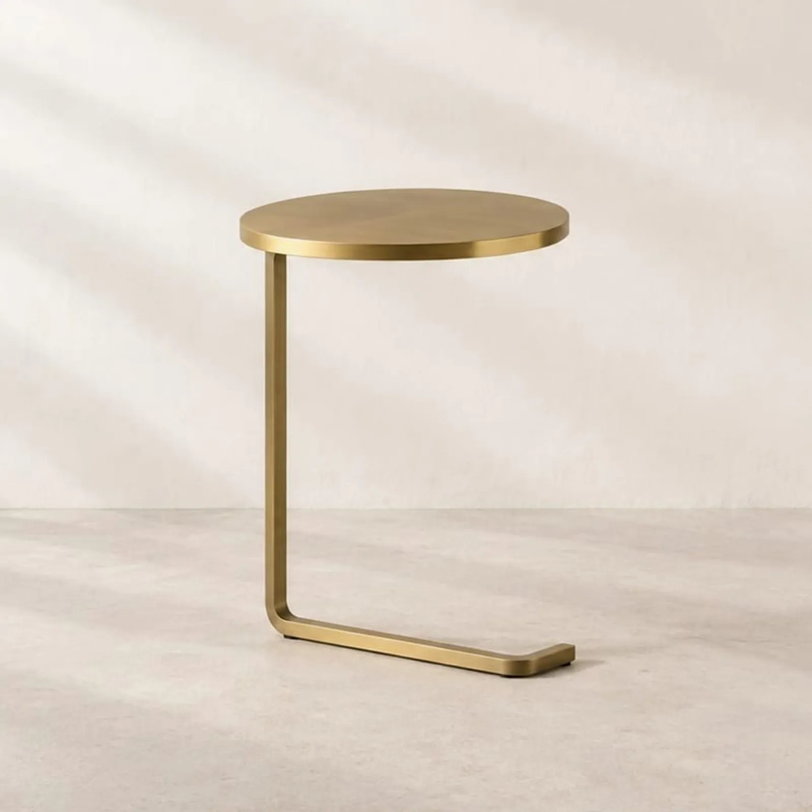Table d’appoint Tall en laiton - miniature 1