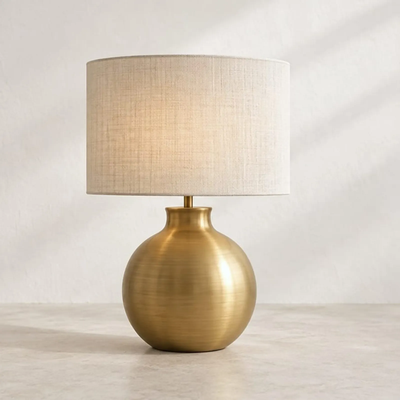 Lampe de table Alm en laiton - image 1
