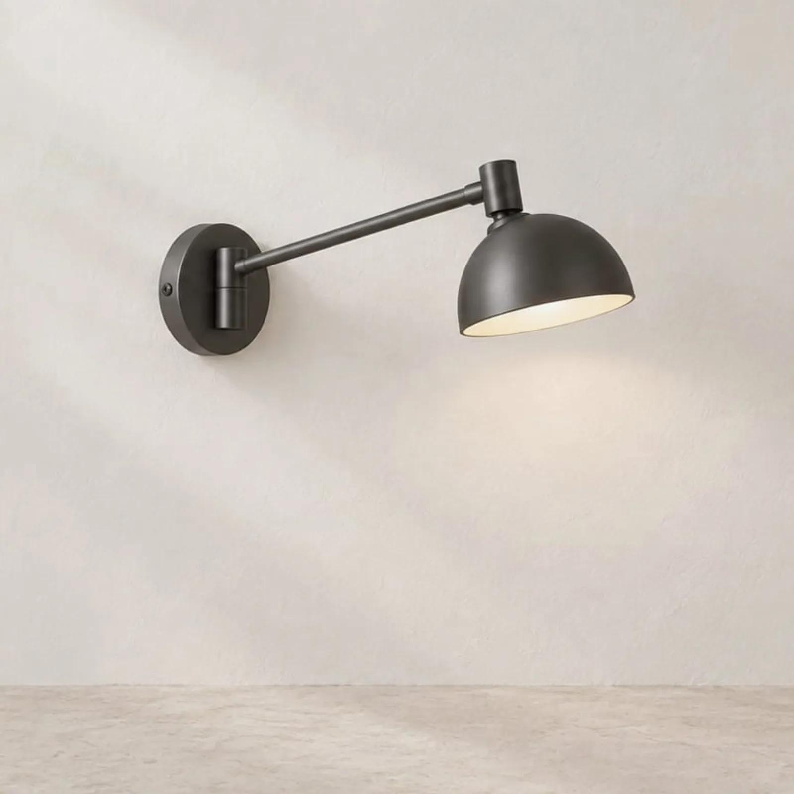 Vägglampa Rönn Kol - bild 1