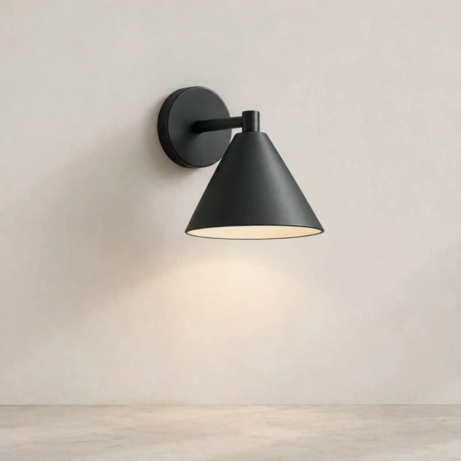 Vägglampa Gran Stål - bild 1