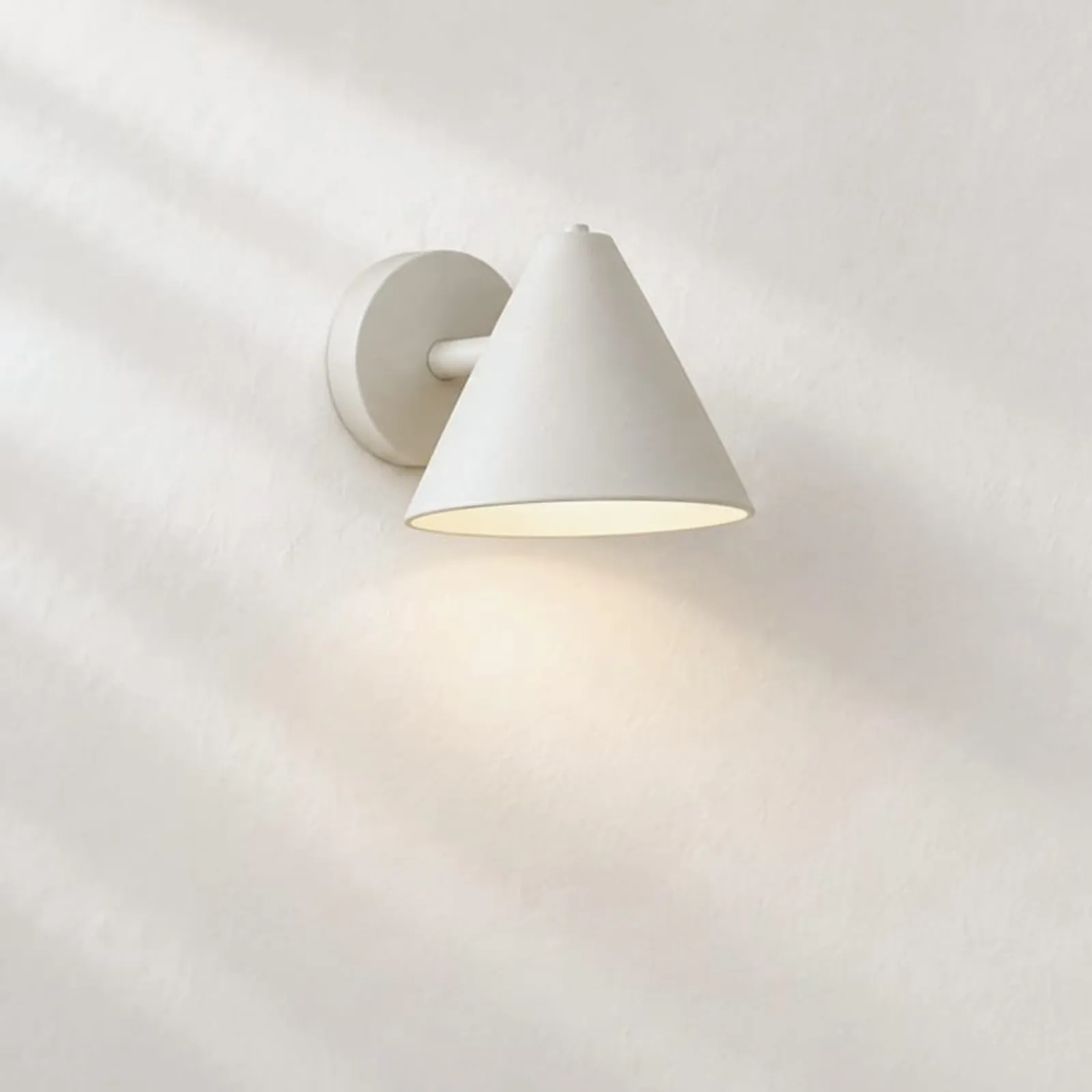 Vägglampa Lind Kritvit - bild 1