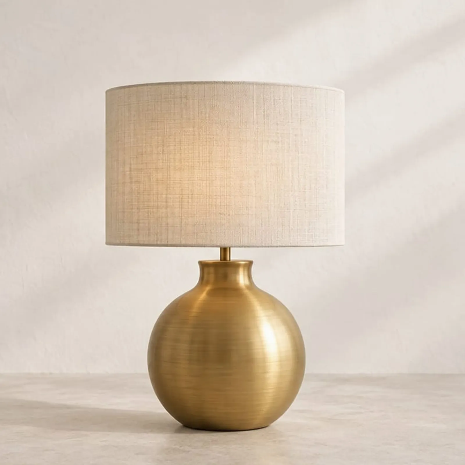 Bordslampa Kvarn Mässing - bild 1