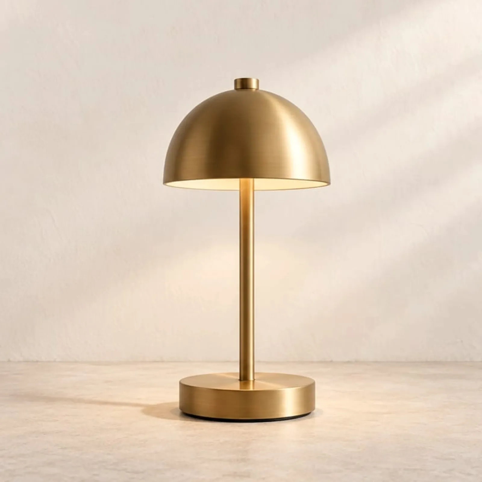 Lampe de table Tall en laiton - image 1