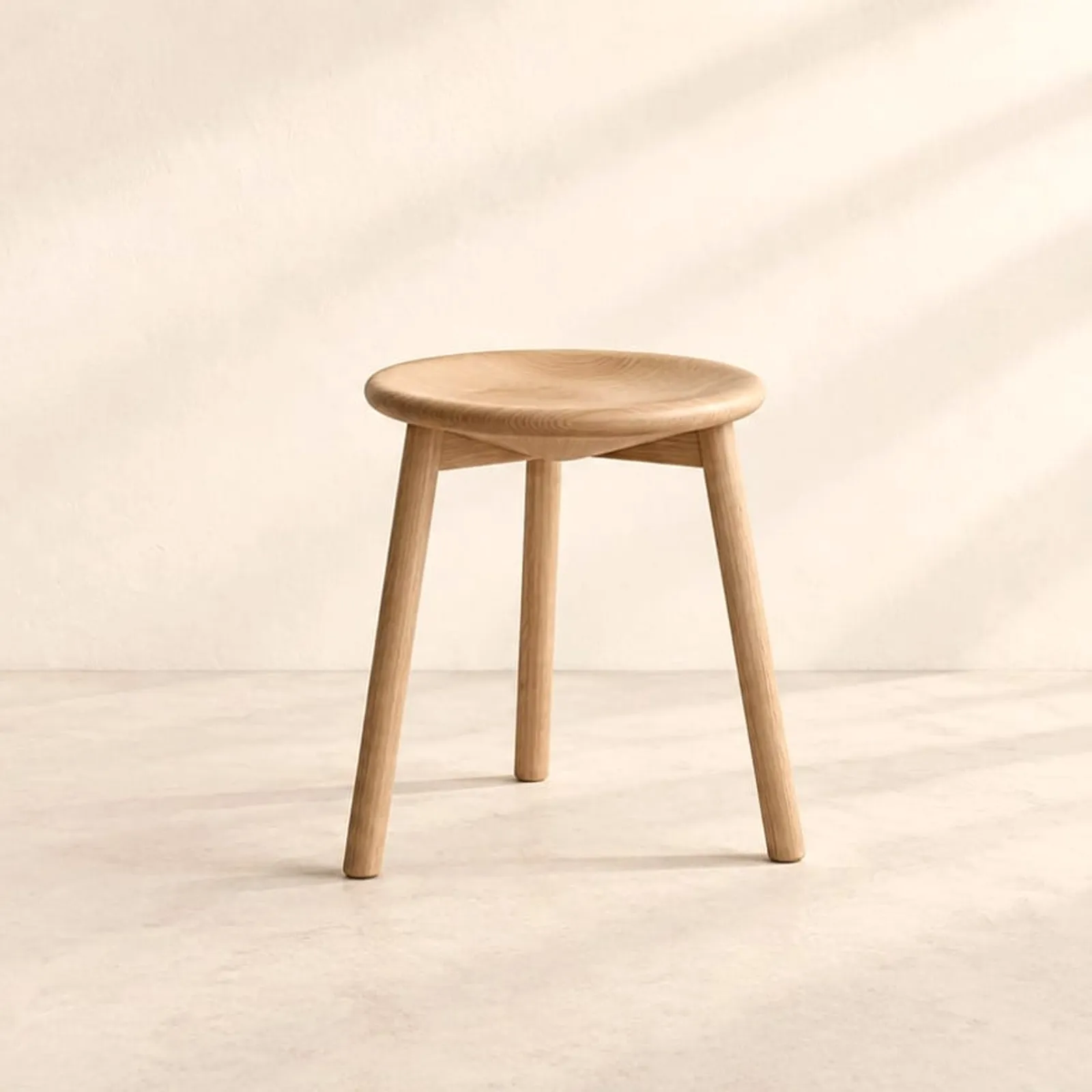 Tabouret Skogen en chêne - image 1