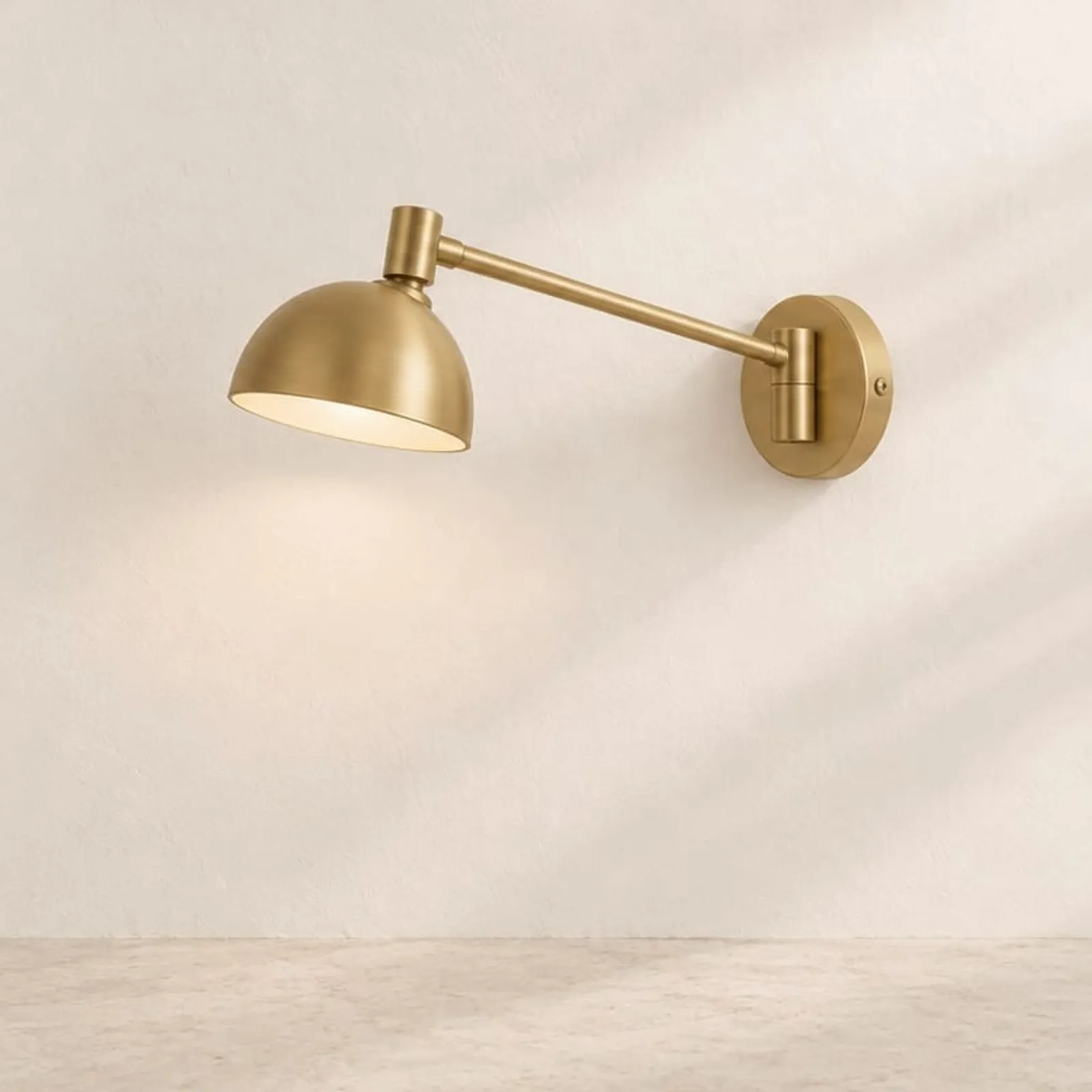 Vägglampa Rönn Mässing - bild 1