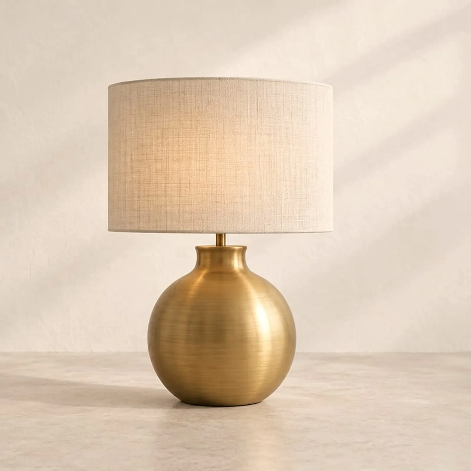 Lampe de table Kusten en laiton - image 1