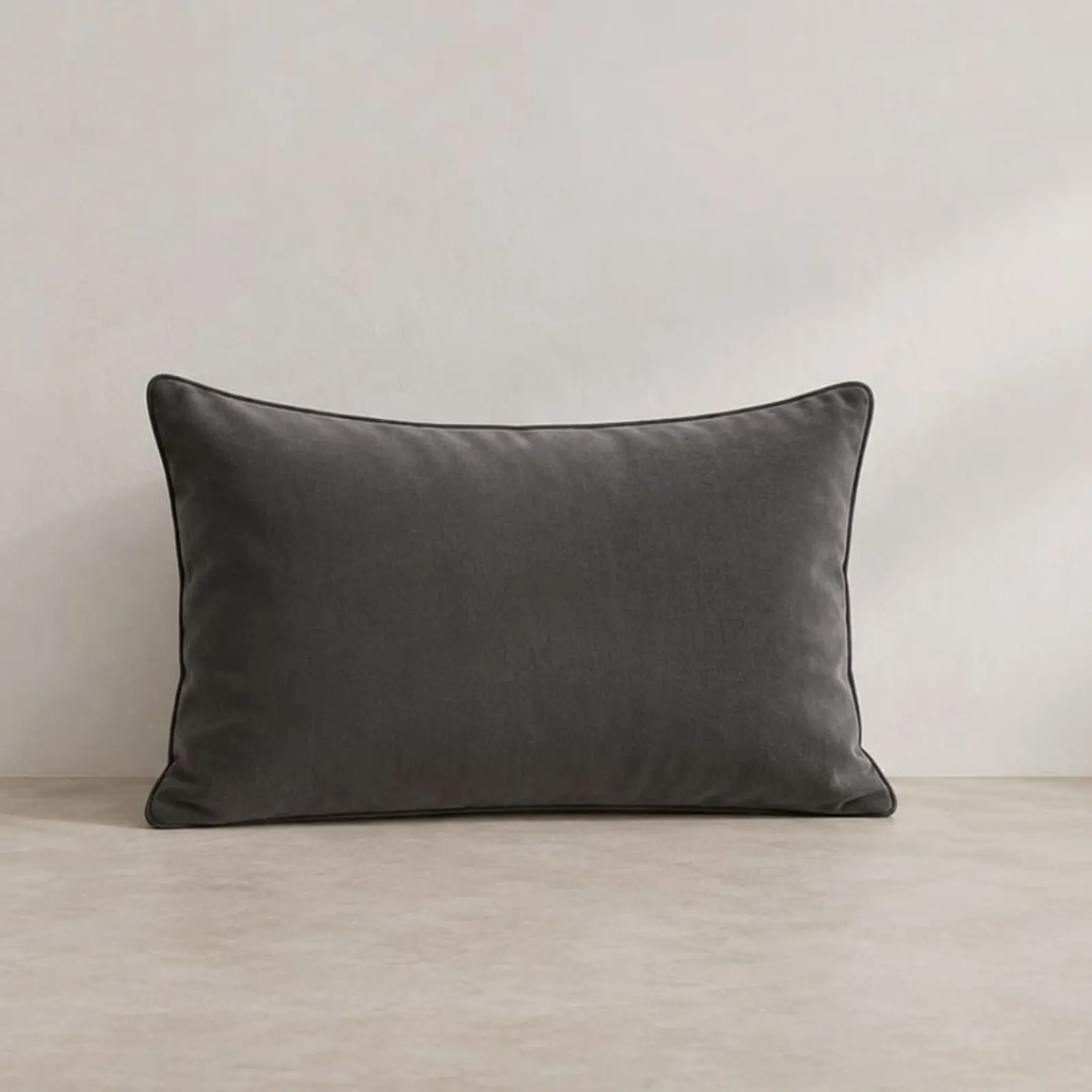 Coussin Tall prune - image 3