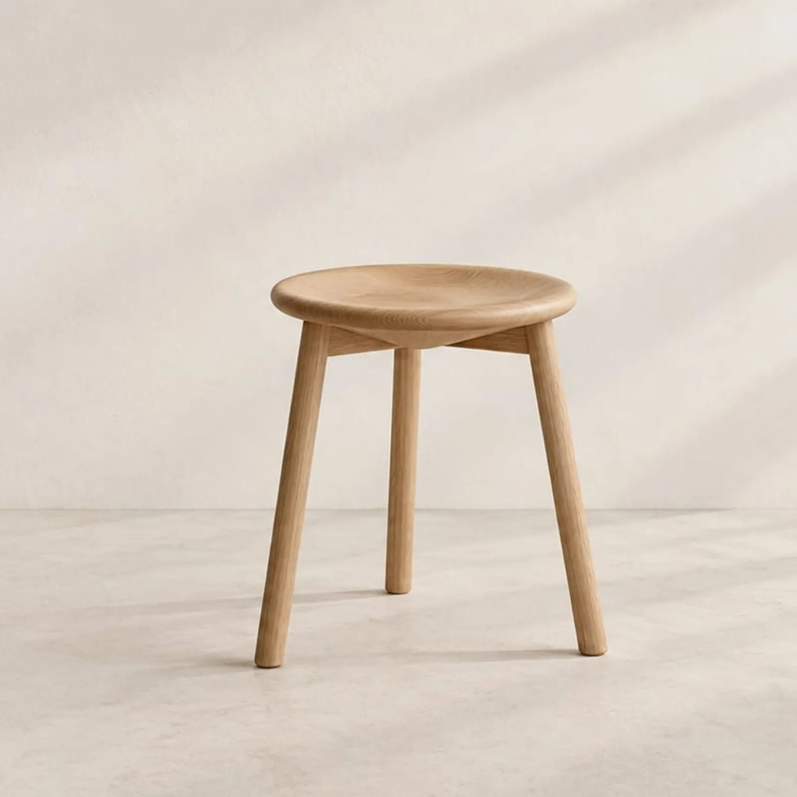 Tabouret Nypon en chêne - image 1