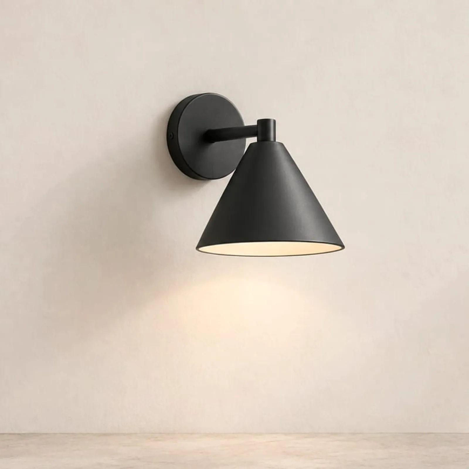 Vägglampa Lind Kol II - bild 1